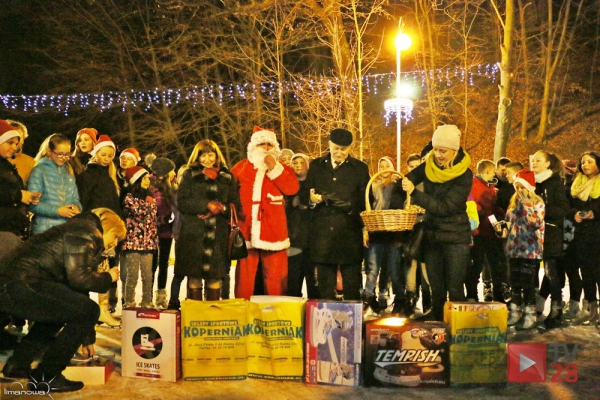 Tłumy na otwarciu lodowiska w Limanowej
