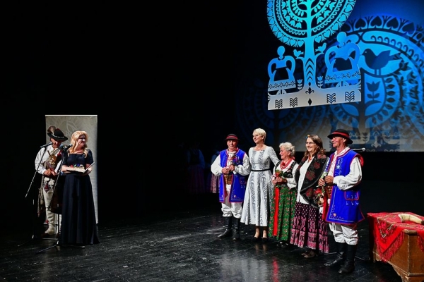 Członkowie zespołu „Spod Kicek” otrzymali odznaczenia za zasługi dla kultury