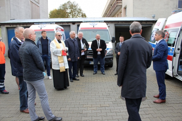 Szpital Powiatowy ma nową karetkę. Zmodernizowano też dwie pracownie