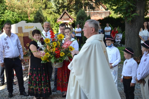 W kościele pw. św. Michała Archanioła odbyły się uroczyste dożynki. Parafianie dziękowali za tegoroczne plony