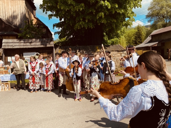 Zagórzańska msza św., kiermasz rękodzieła i występ zespołu „Dolina Mszanki”. W niedzielę spotkali się sympatycy lokalnej kultury
