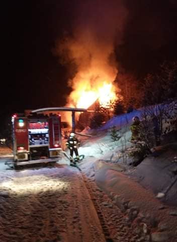 Kilka godzin trwała nocna akcja gaszenia pożaru budynku mieszkalnego