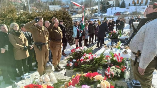 Podporucznik Zbigniew Kondal „Dick” odzyskał należne miejsce w historii. Nagrobek w Olszówce odnowił Instytut Pamięci Narodowej