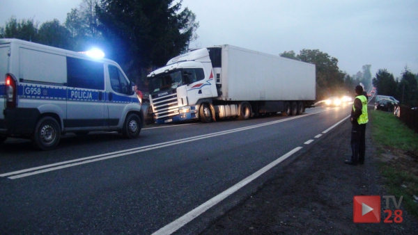 Kasina Wielka.  Ciężarówka uderzyła w Mercedesa