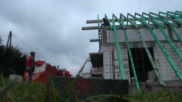 Chcą jak najszybciej wybudować dach. To ma być prezent na Mikołajki