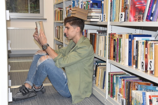 O książkach, autorytetach i drodze na szczyt – spotkanie z Marcinem Okoniewskim