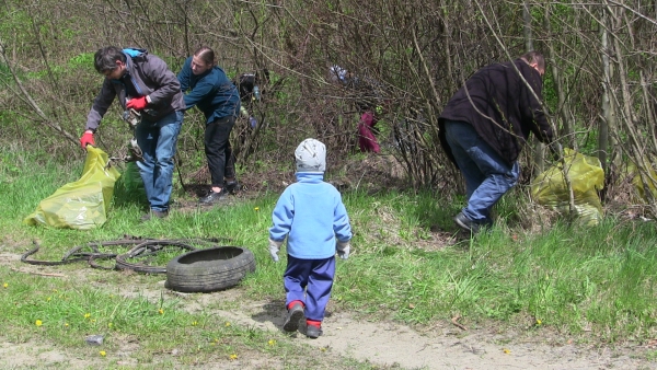 Mieszkańcy biorą śmieci w swoje ręce. Wiosenna akcja sprzątania gminy Tymbark
