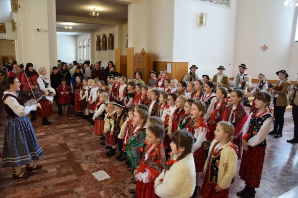 Kolędowanie z Dziecięcym Zespołem Regionalnym i „Jurkowianami"