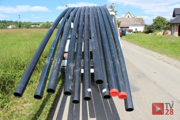 Co widać zza tych rur? Drogę w ograniczonym horyzoncie