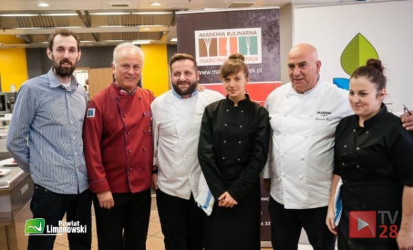 Podopieczne Kuby Kasińskiego na podium konkursu kulinarnego