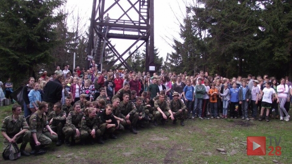 Ponad 500 młodych turystów na Mogielicy