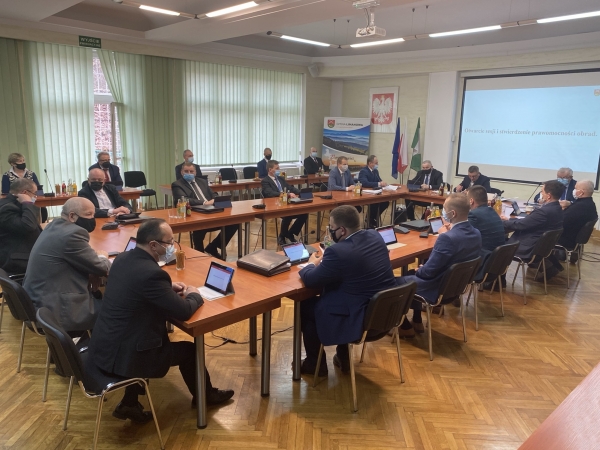 W marcu radni podjęli uchwałę dotyczącą porozumienia w sprawie szkół