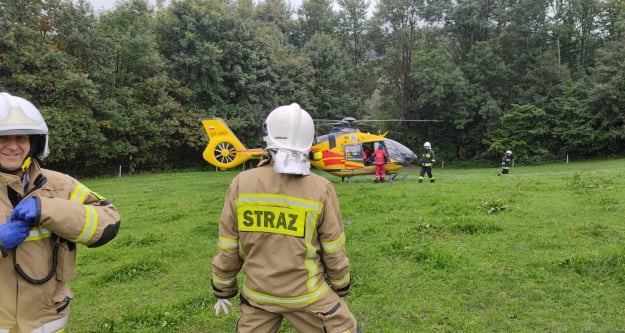 Śmigłowiec LPR na pomoc poszkodowanej osobie