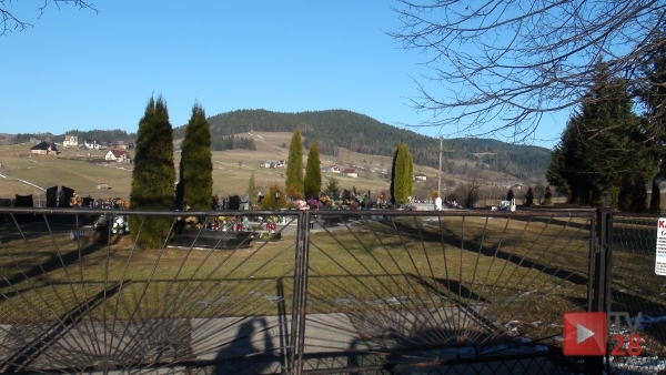 Mszana Górna. Poszło o cmentarne śmieci