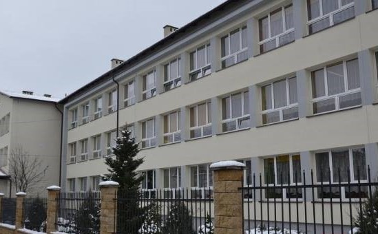 7 szkół podstawowych z powiatu limanowskiego otrzyma dofinansowanie na organizację stołówek