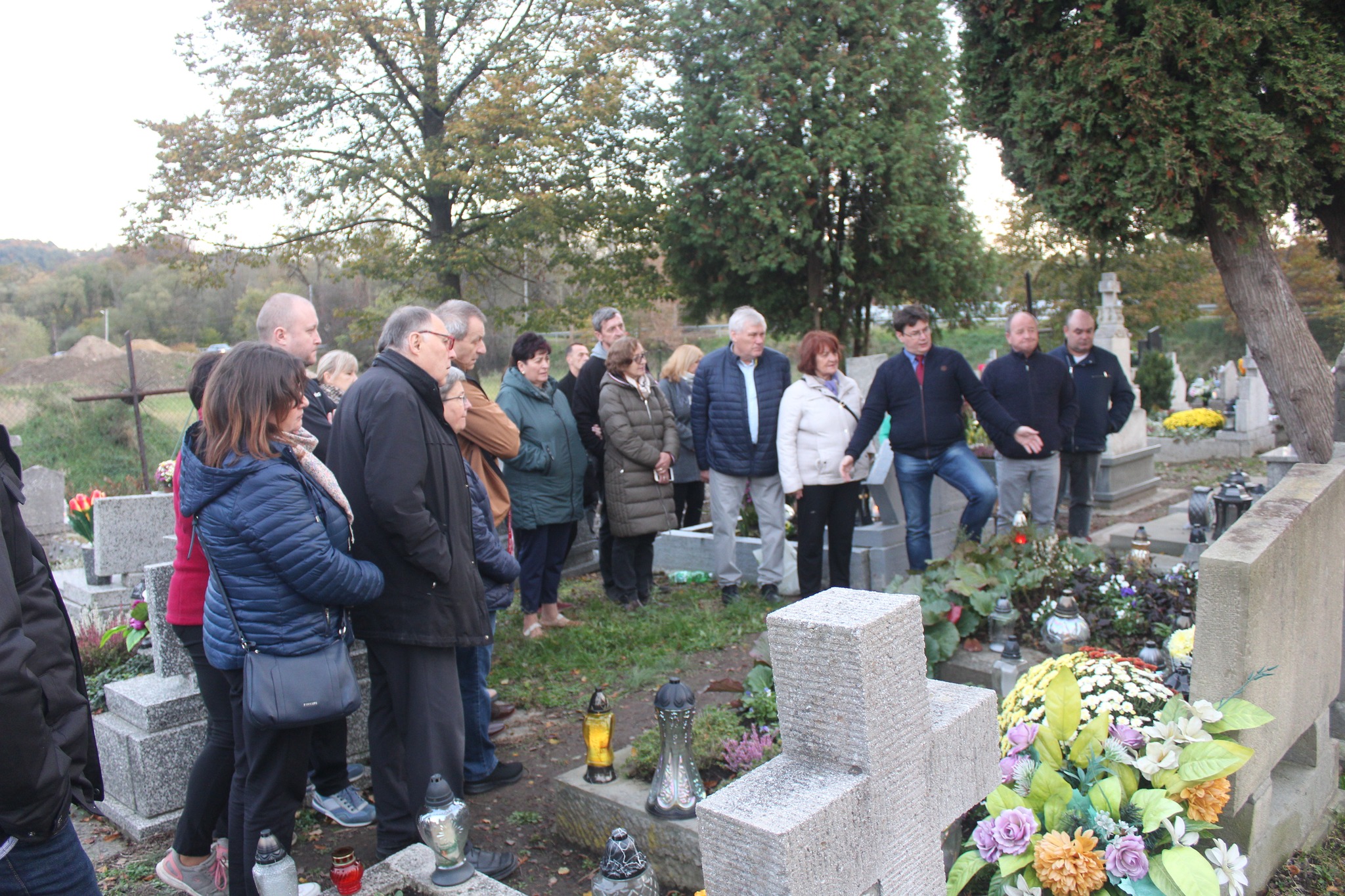 Podróż w czasie – spotkanie na łososińskim cmentarzu