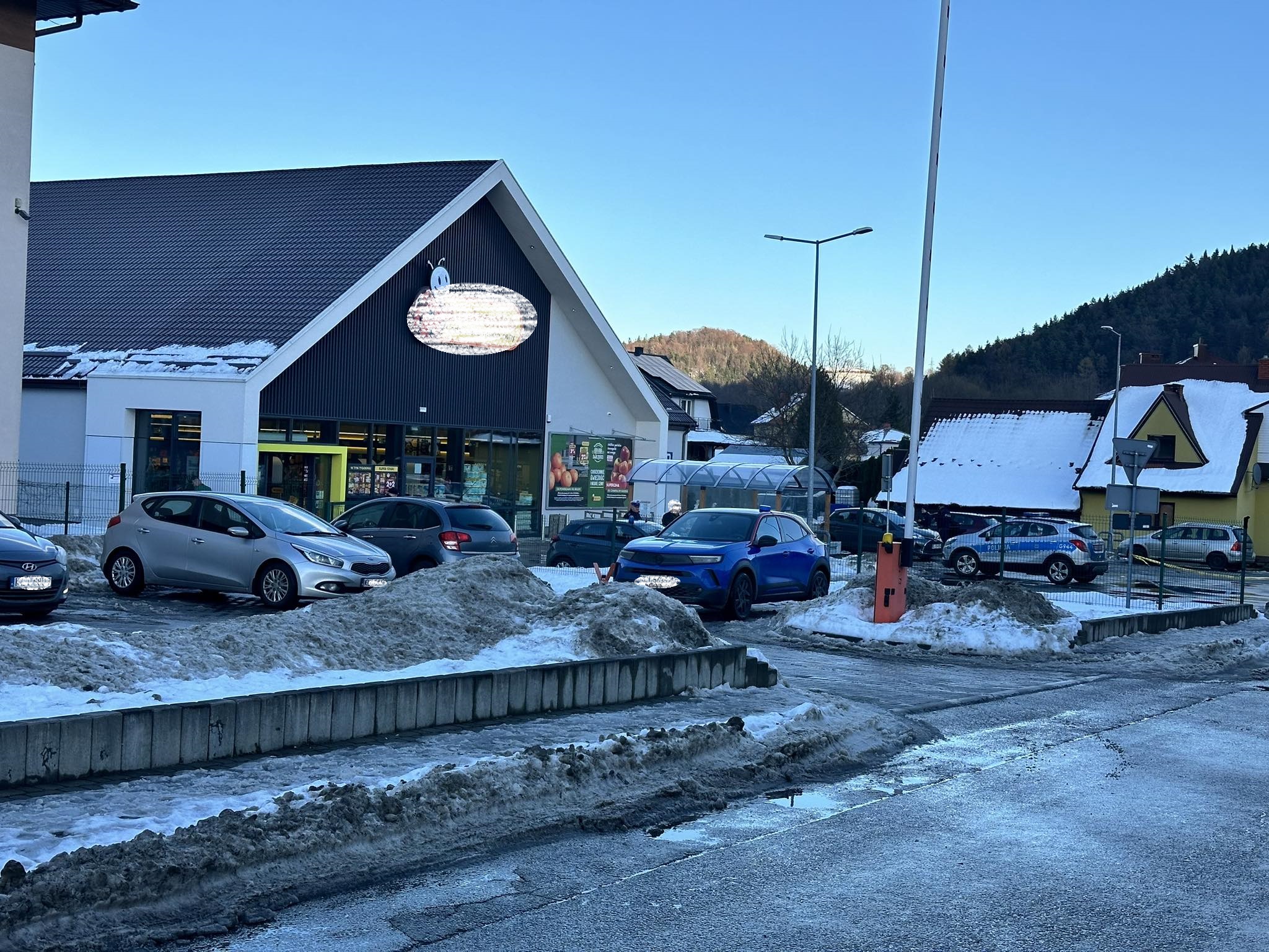 Strzelanina w centrum Tymbarku. Jedna osoba została ranna