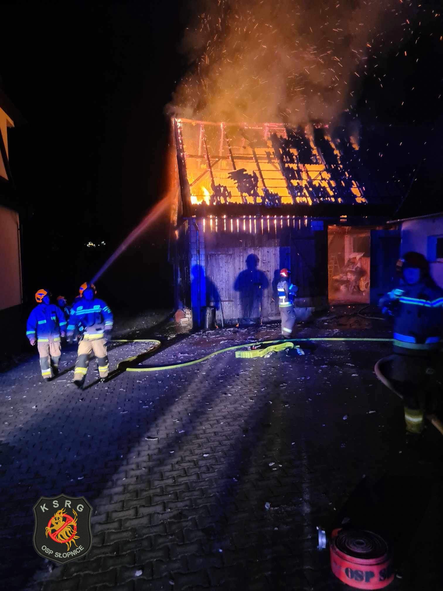 Walka strażaków z ogniem w Słopnicach