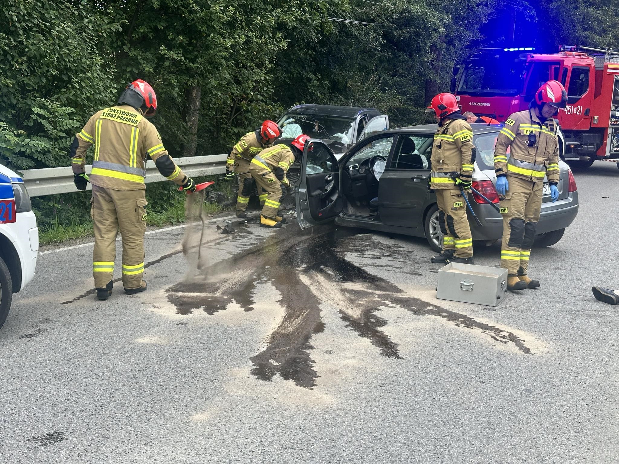 Mordarka. Czołowe zderzenie dwóch samochodów