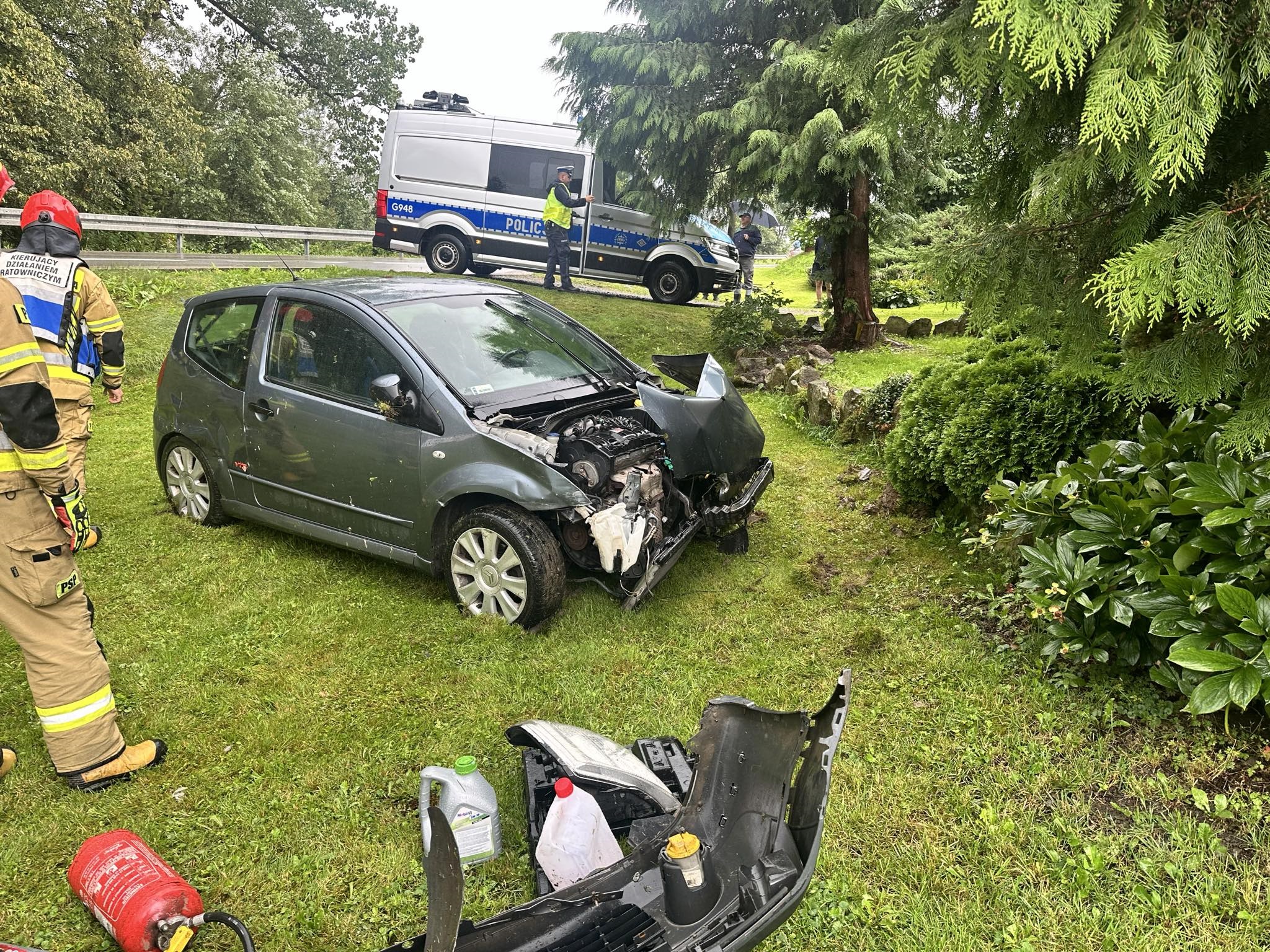 Jurków. Straciła panowanie nad pojazdem i wjechała na posesję