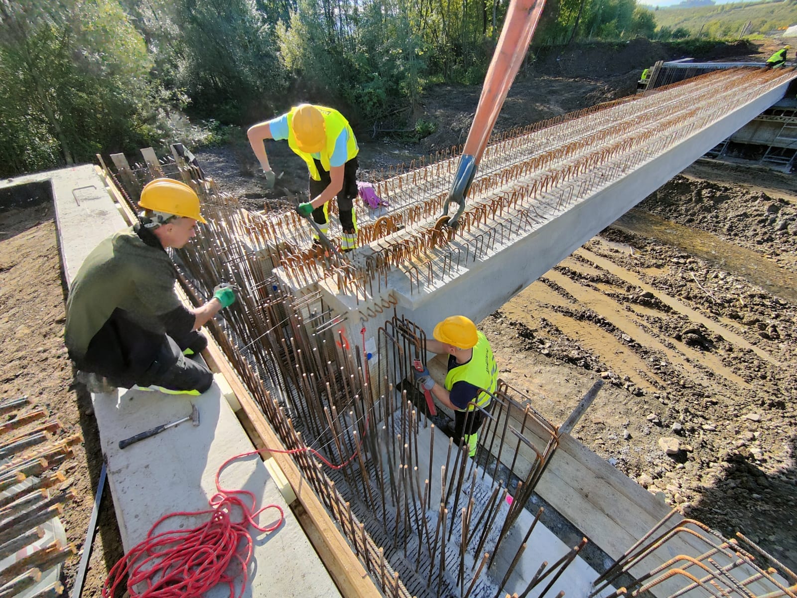 Trwają prace związane budowa mostu między Jadamwolą, a Czarnym Potokiem