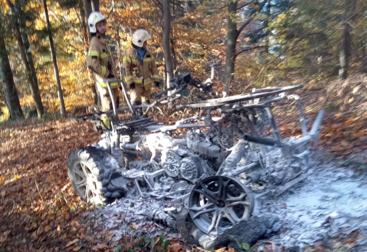 Pożar quada na szczycie Jasieńczyka. Pojazd spłonął doszczętnie