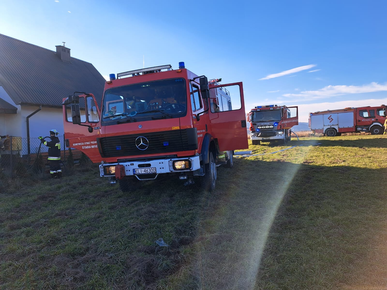 Stara Wieś. Pożar elewacji budynku mieszkalnego