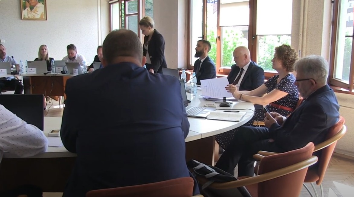 Radni postraszyli przewodniczącą. Nieudana próba odwołania Agnieszki Zawadzkiej