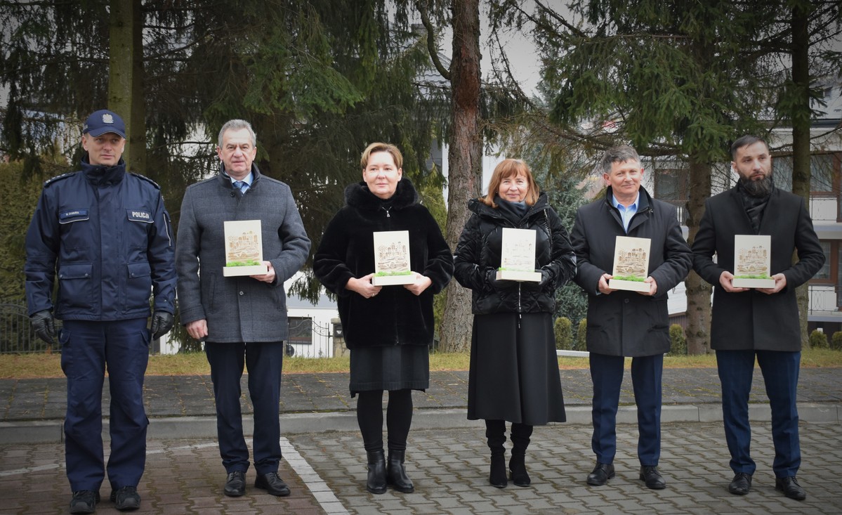 Limanowa. Samorządy wsparły zakup samochodów dla policji