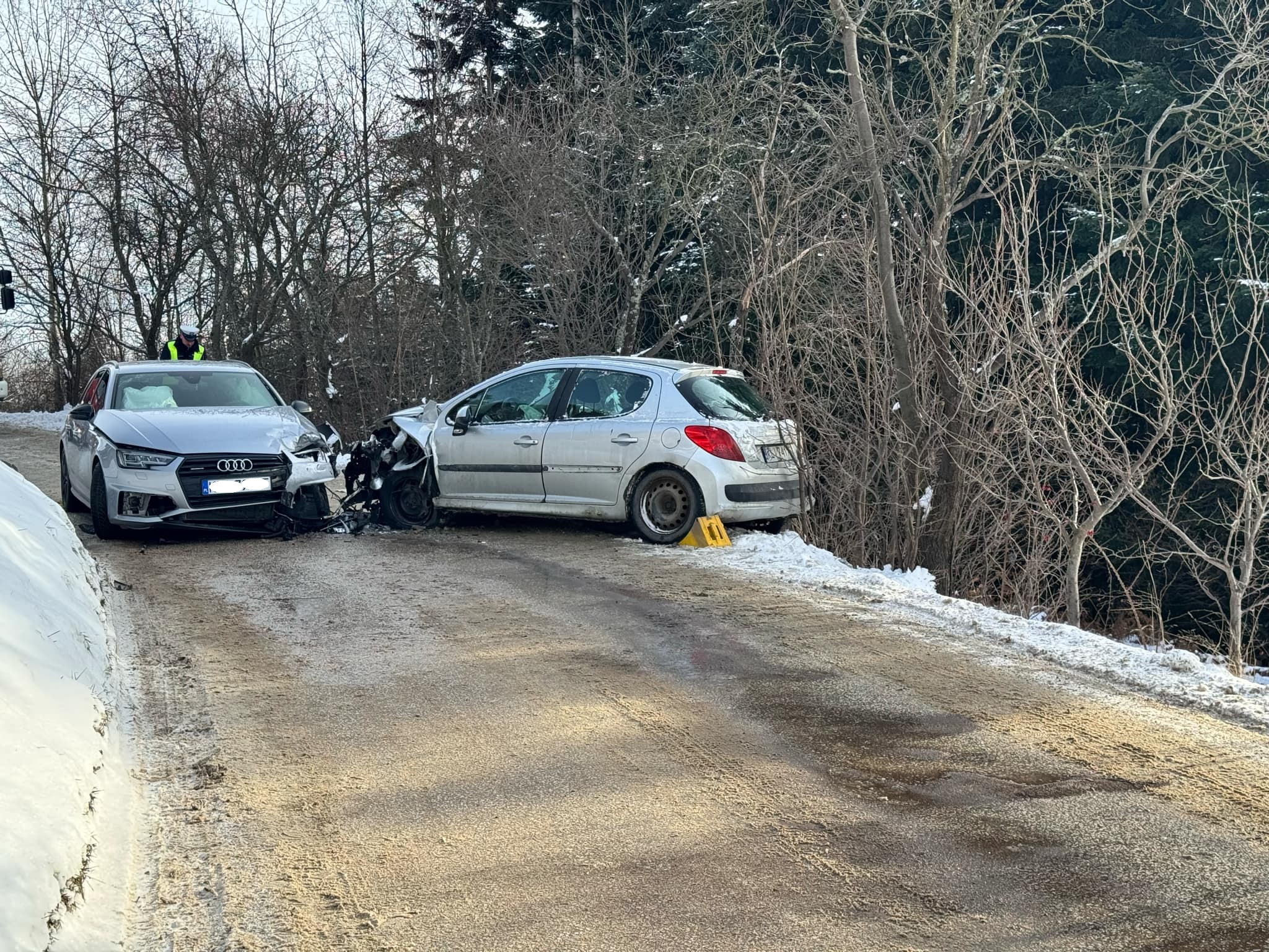 Stara Wieś. Zderzenie dwóch samochodów osobowych