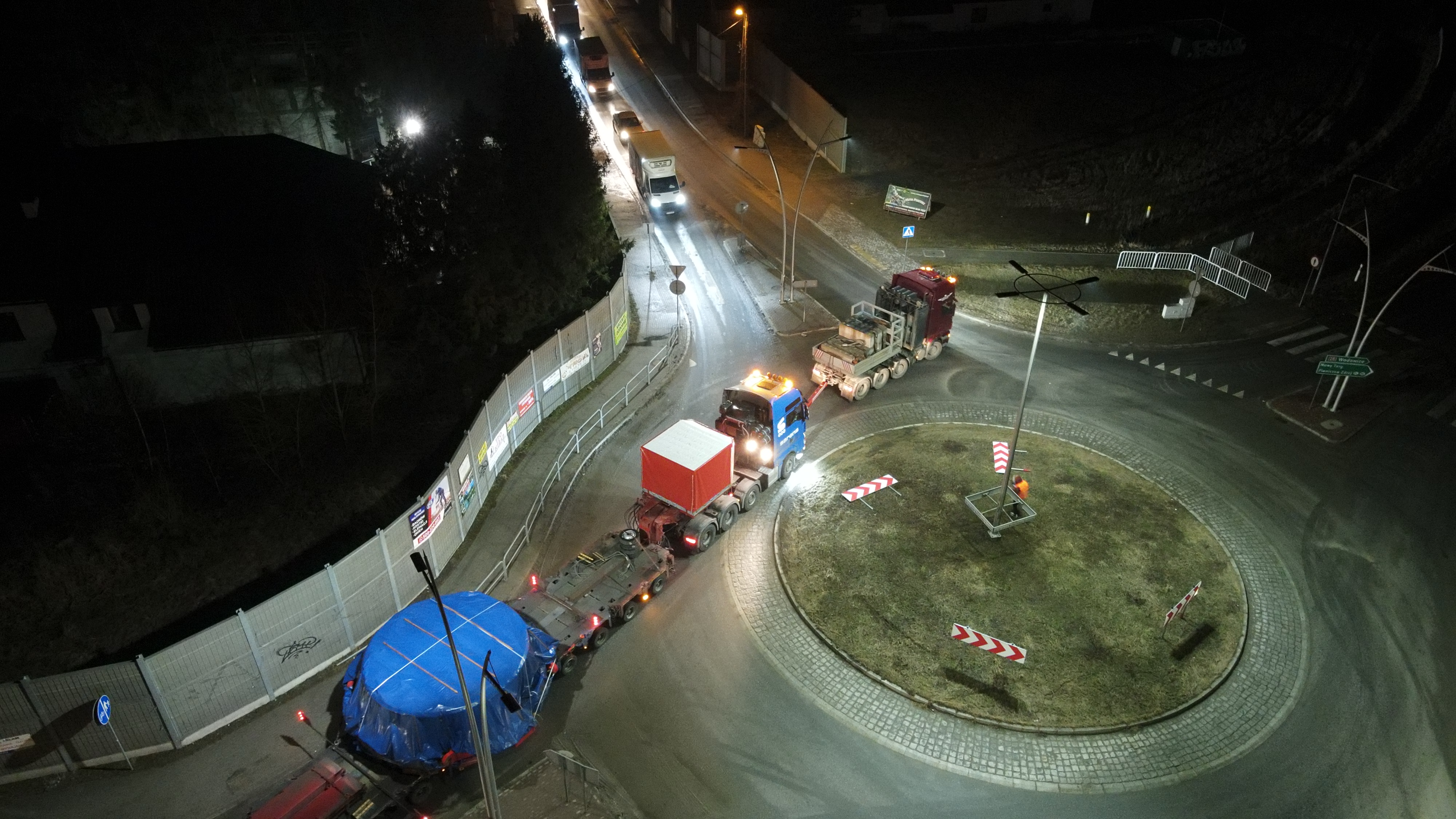 Transport pod specjalnym nadzorem. Tarcza maszyny TBM już w Męcinie
