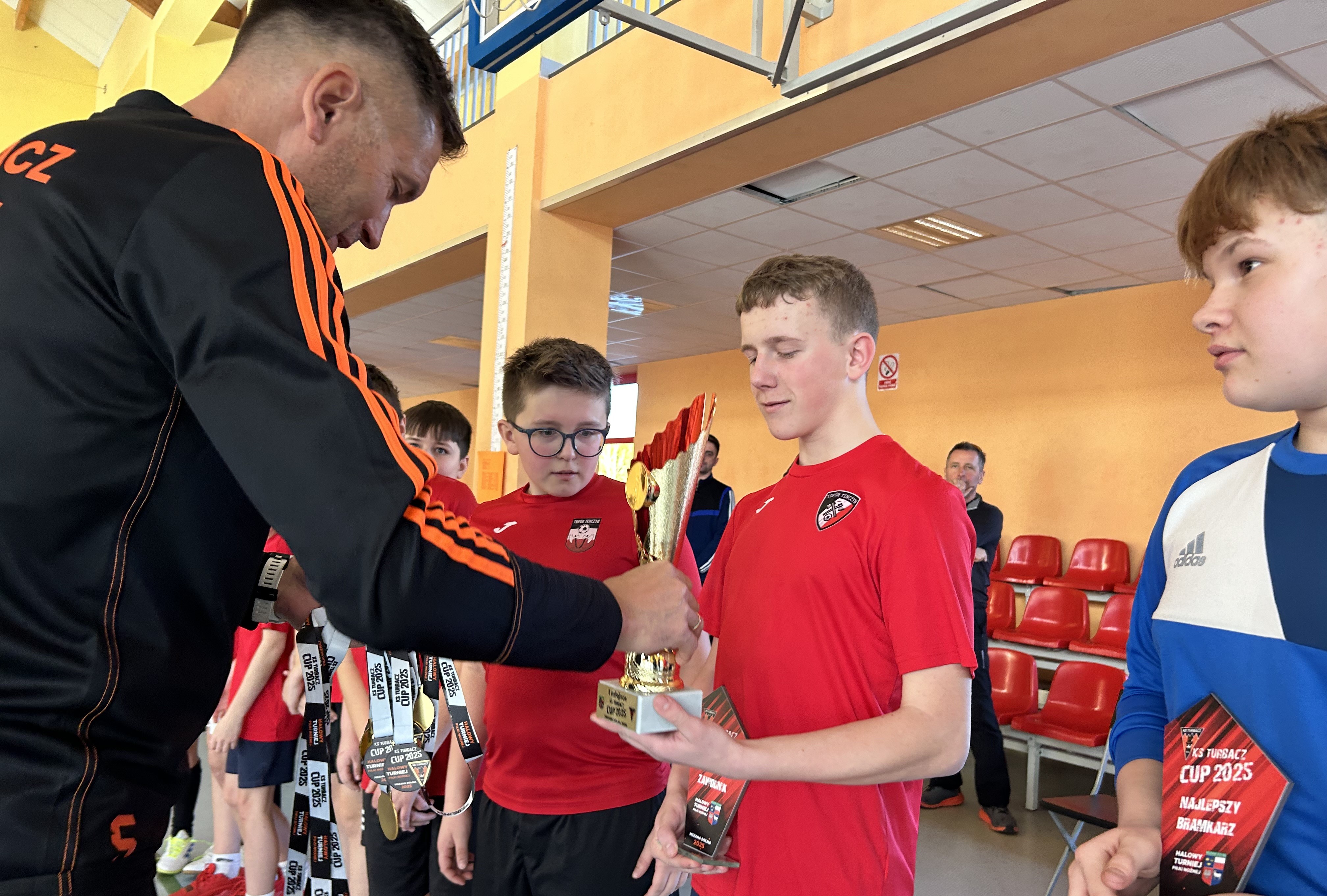 Młodzi piłkarze rywalizowali w turnieju piłkarskim Turbacz Mszana Dolna Cup