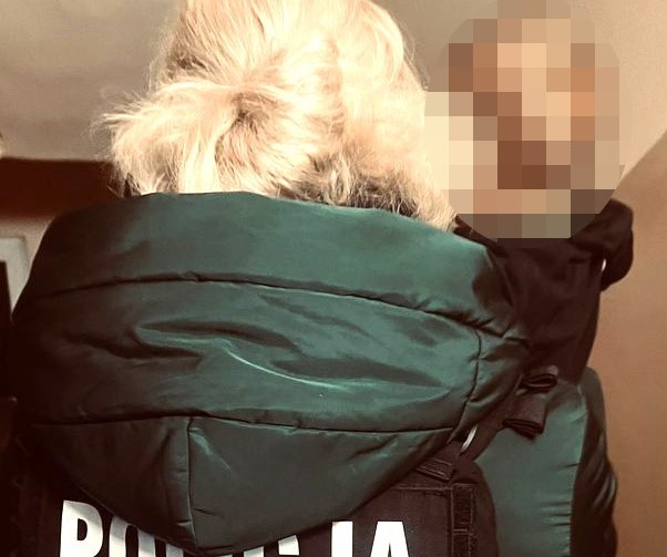 Zabarykadował się z dzieckiem w mieszkaniu. Szczęśliwy finał działań policyjnych negocjatorów i kontrterrorystów