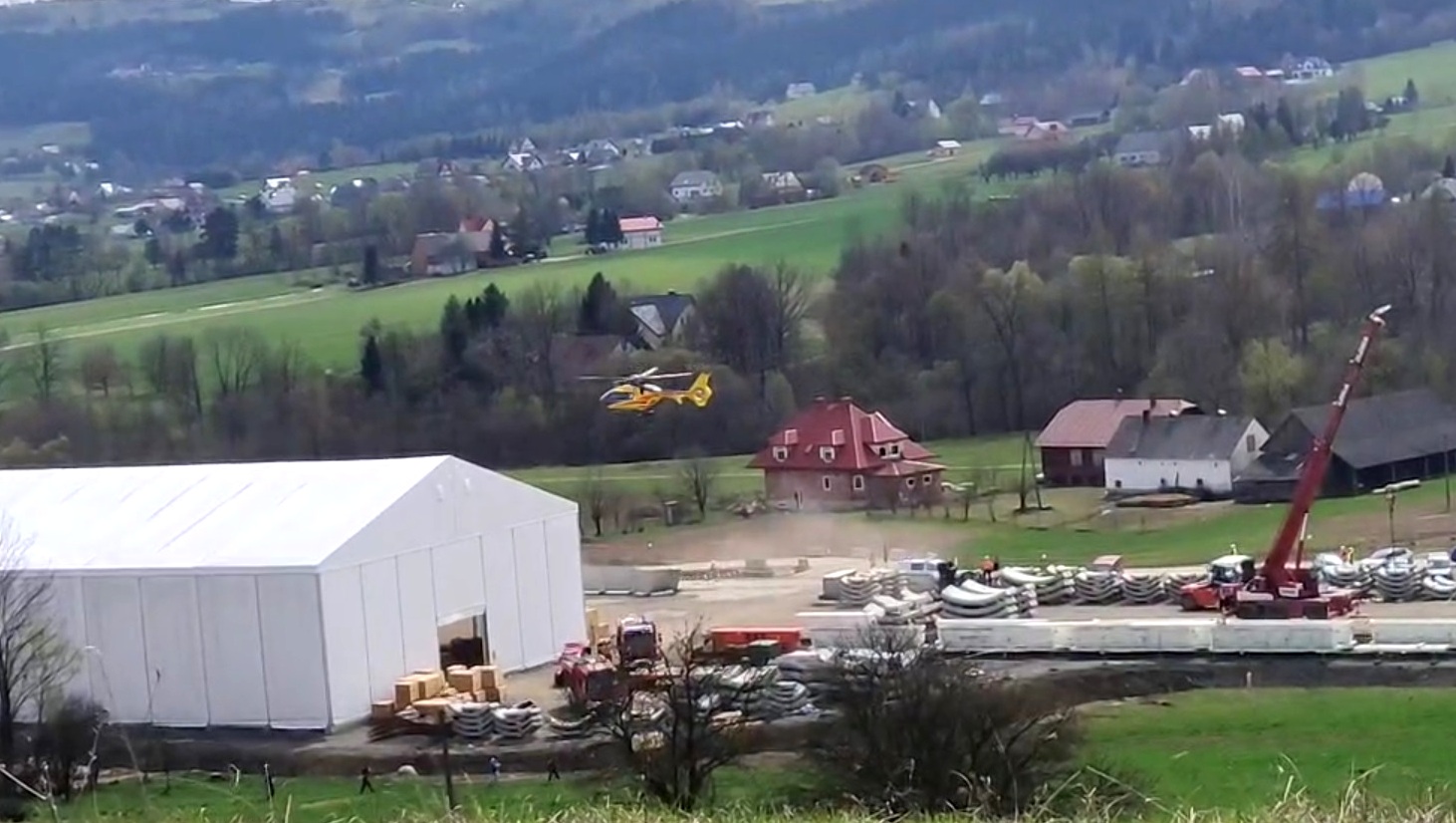 Męcina. Wypadek na palcu budowy przy budowie tunelu kolejowego. Lądował LPR