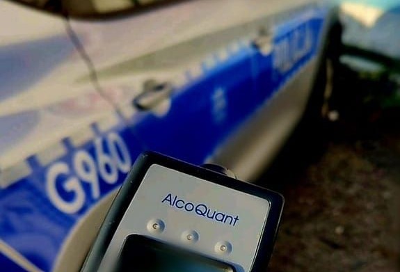 Dwóch nietrzeźwych kierujących w trakcie „majówki”: Na rowerze elektrycznym uciekał przed policją