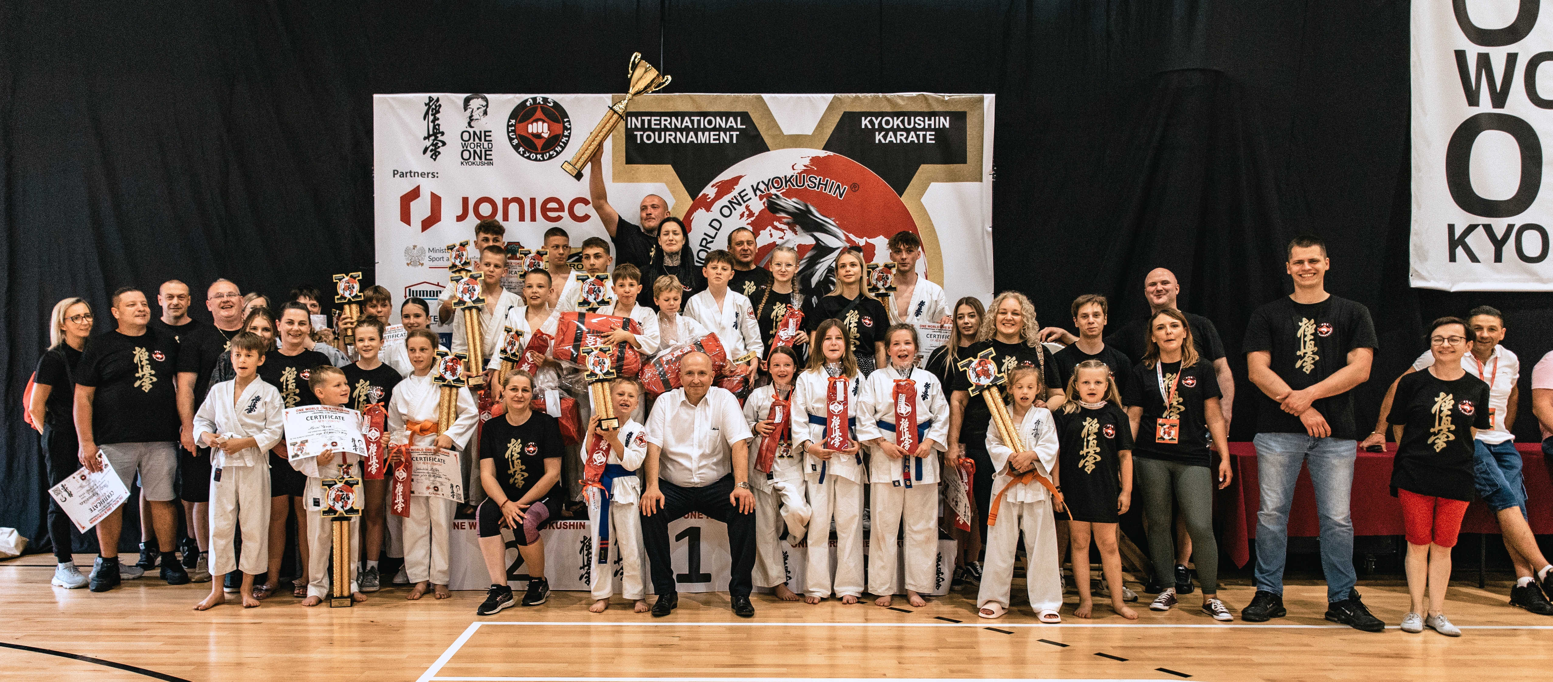 Poznaliśmy zwycięzców 10. edycji Karate Kyokushin „ONE WORLD ONE KYOKUSHIN” w Limanowej. Wyniki turnieju