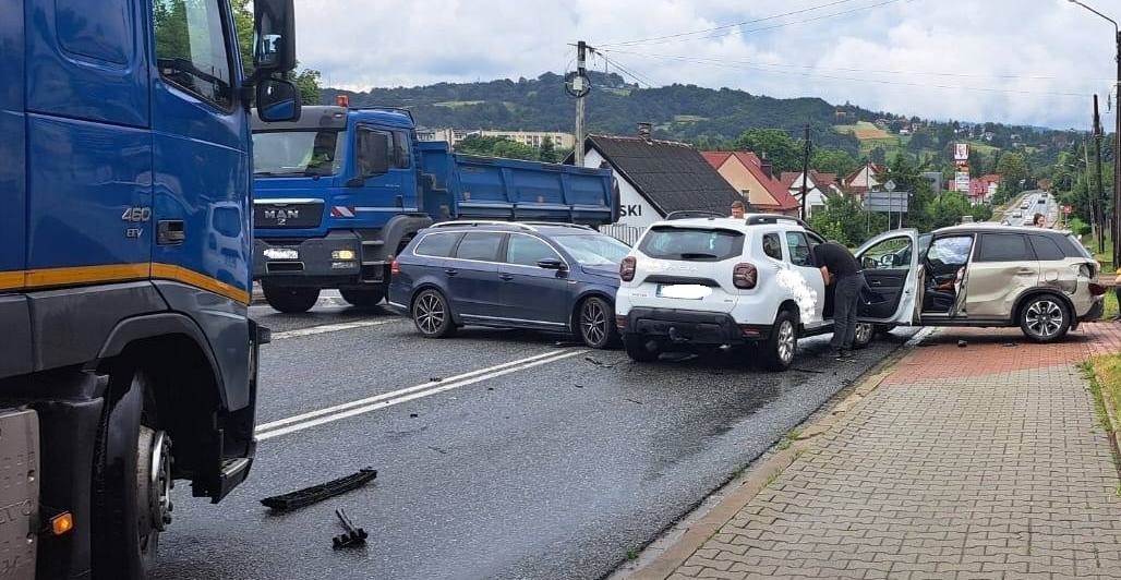 Limanowa. Zderzenie samochodów na skrzyżowaniu ul. Z. Augusta z DK 28