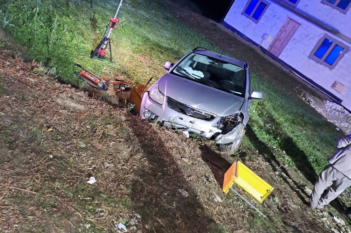 Zawadka. Na drogę wbiegła sarna, kierujący chciał uniknąć zderzenia