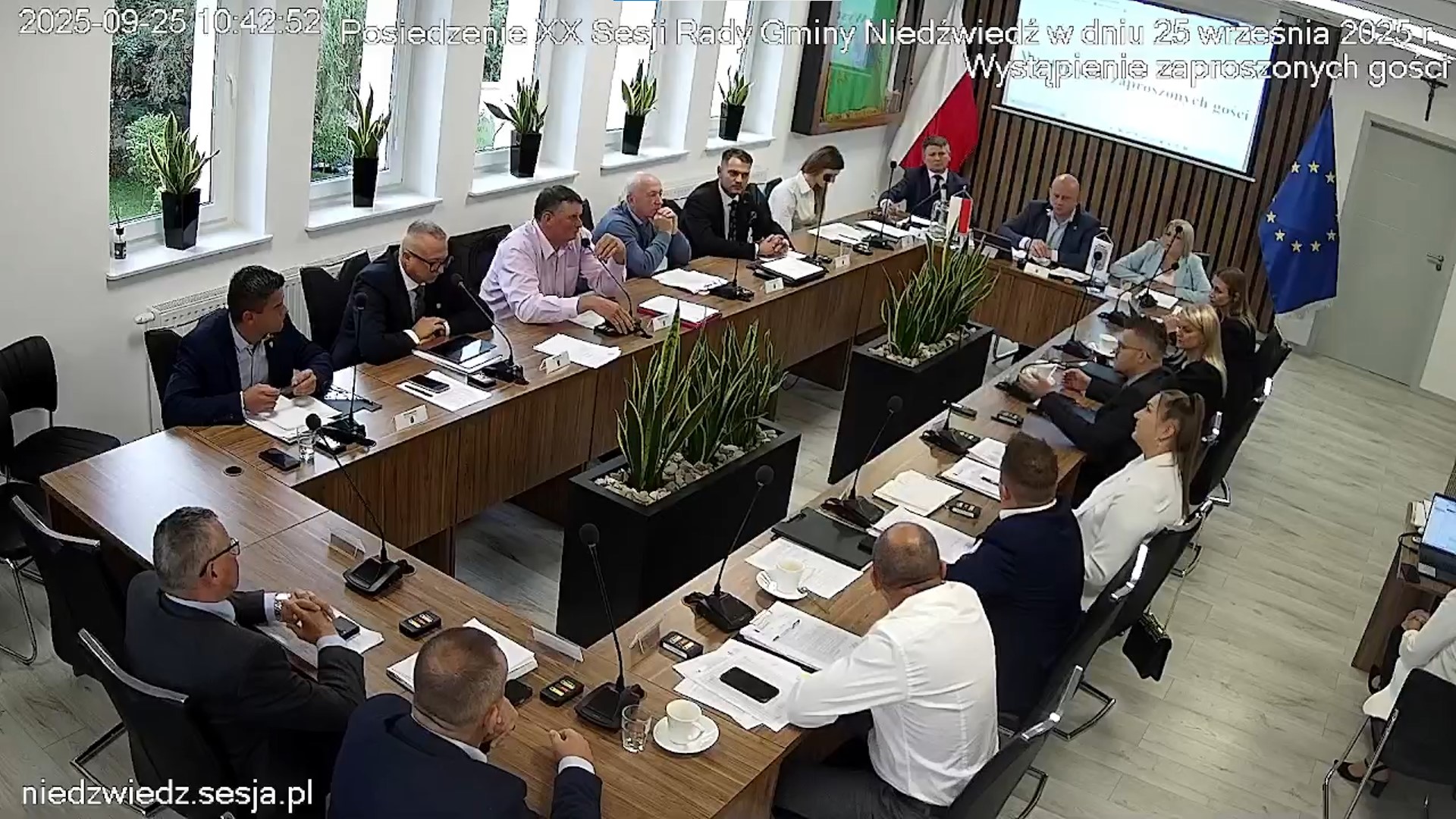 Obawy o utratę funduszy unijnych. Apel samorządowców do radnych Niedźwiedzia