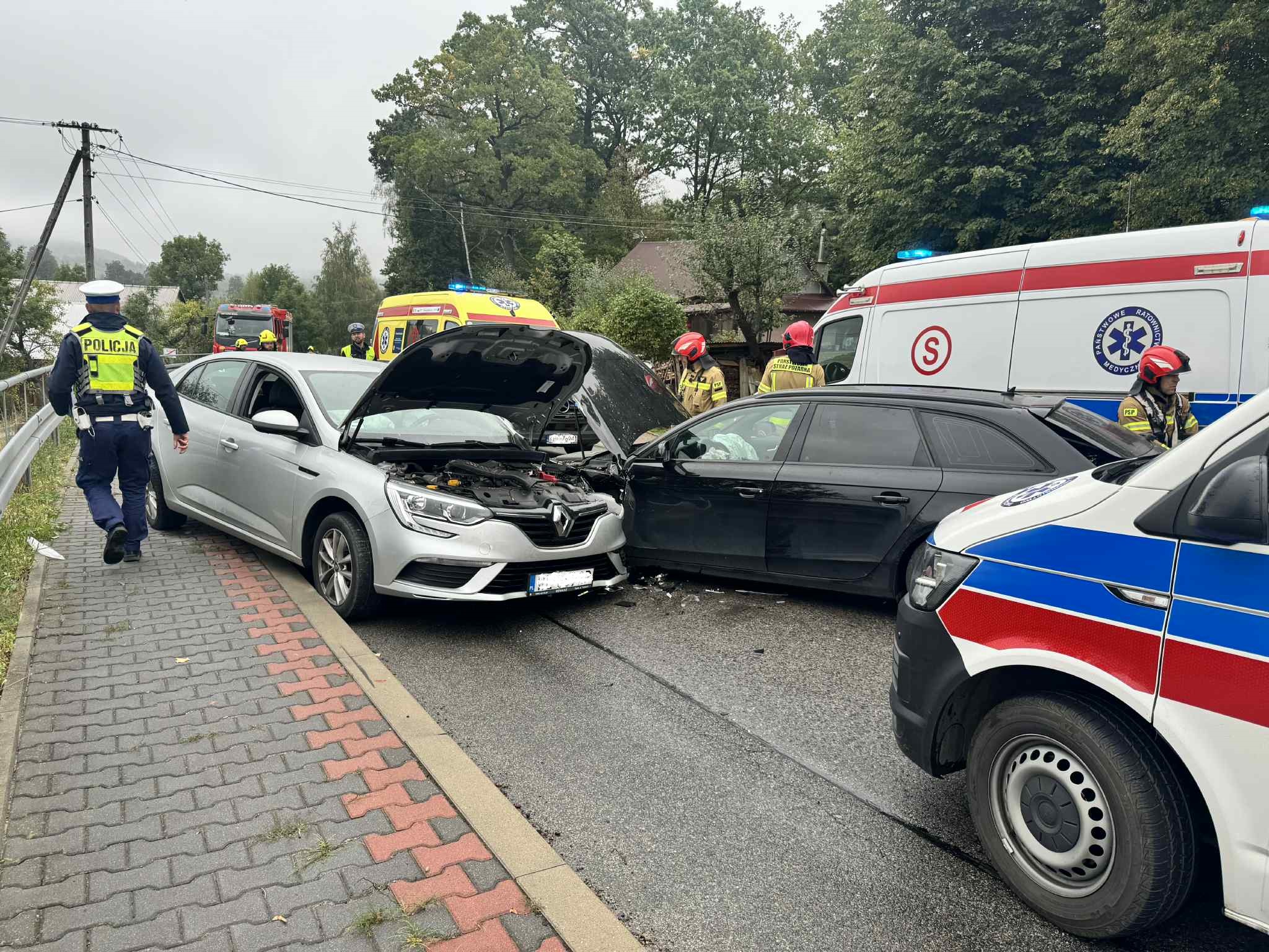 Rupniów. Zderzenie dwóch samochodów osobowych