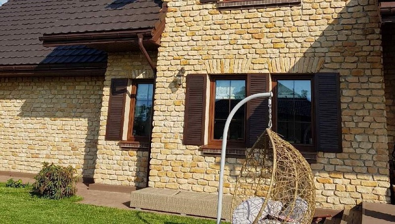 Naturalny kamień elewacyjny – płytki elewacyjne z polskiego piaskowca