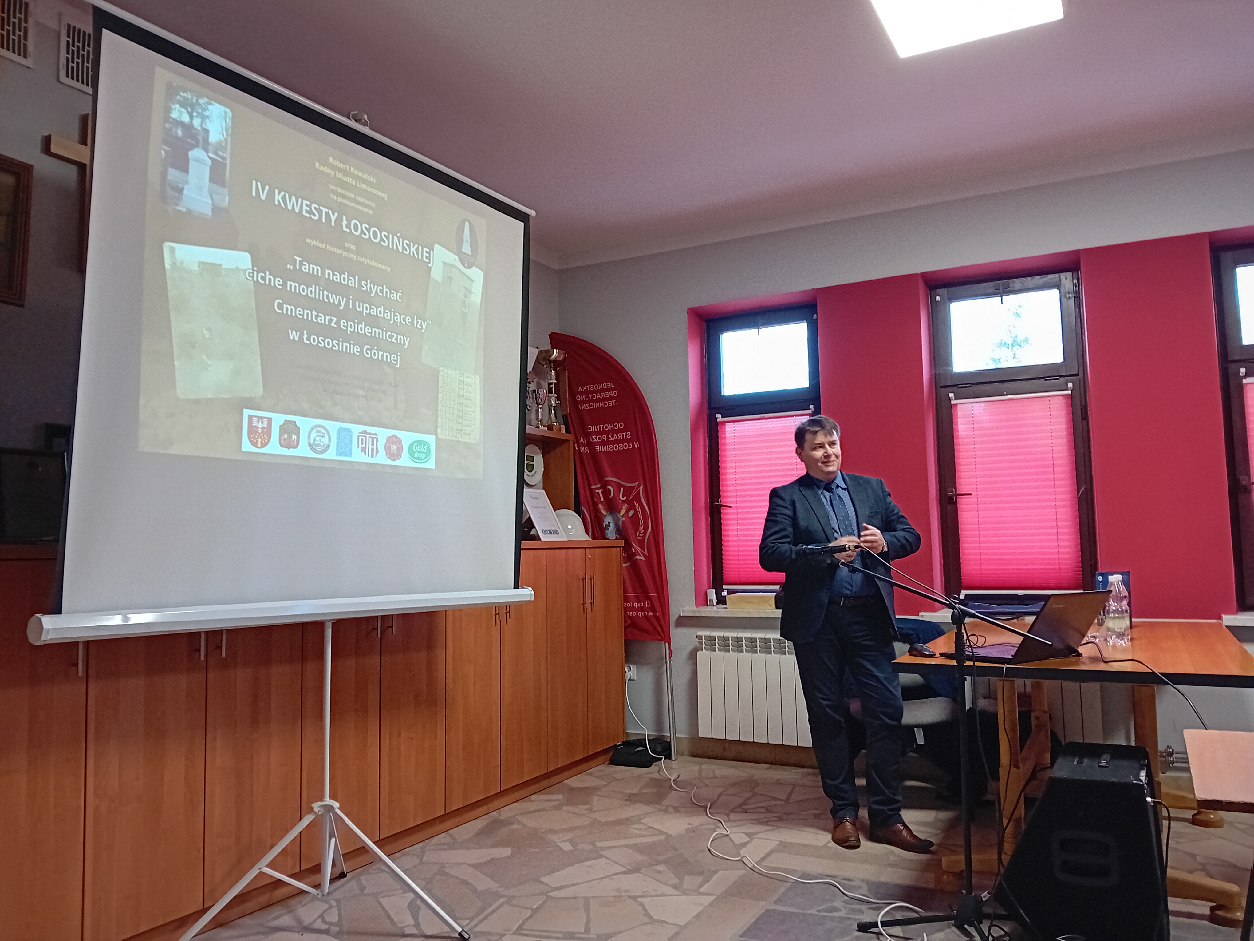 Gdzie znajdował się pierwszy cmentarz parafialny Łososiny Górnej?