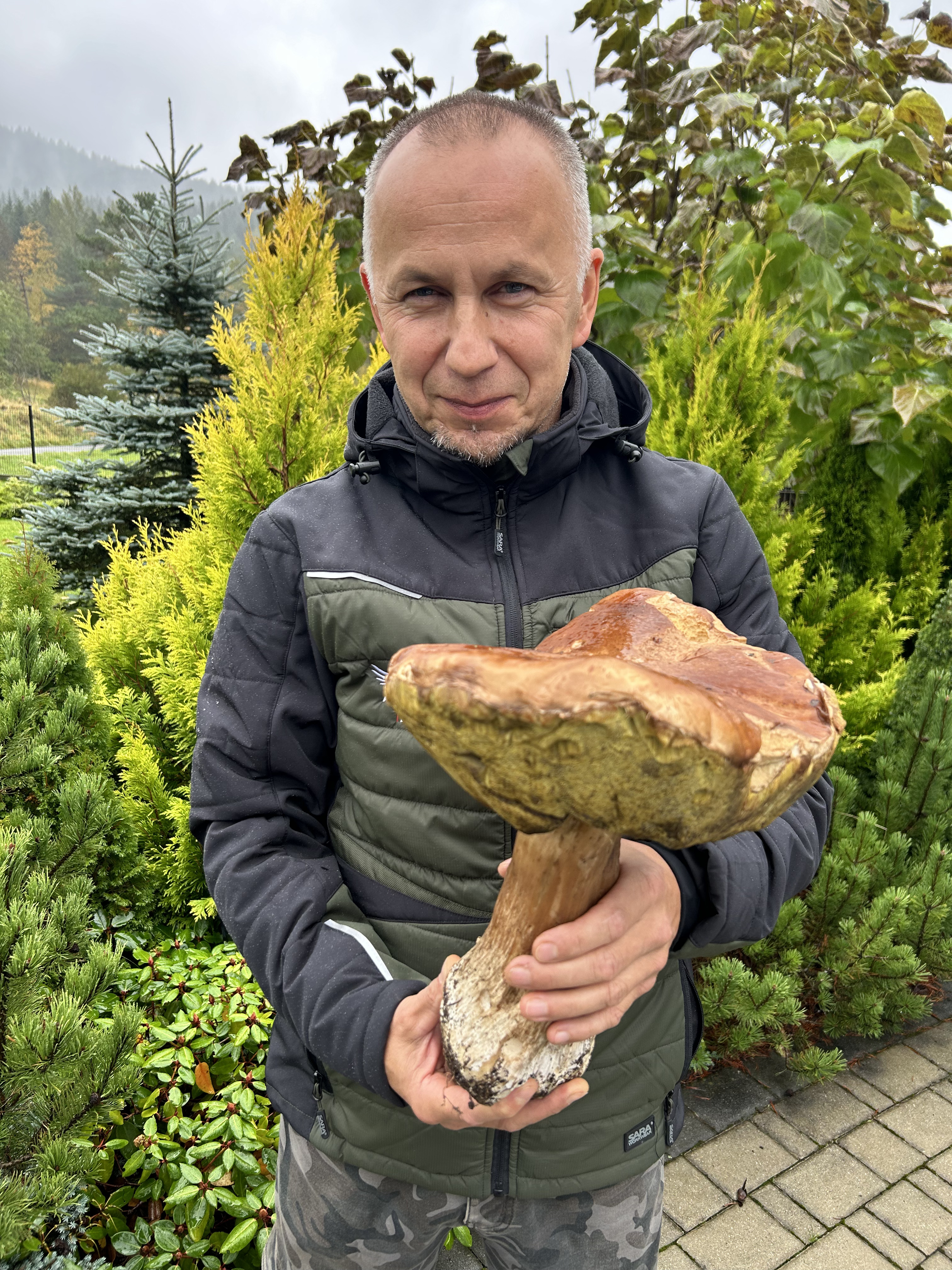 Pan Tomek wybrał się na rydze…a znalazł takiego oto prawdziwka