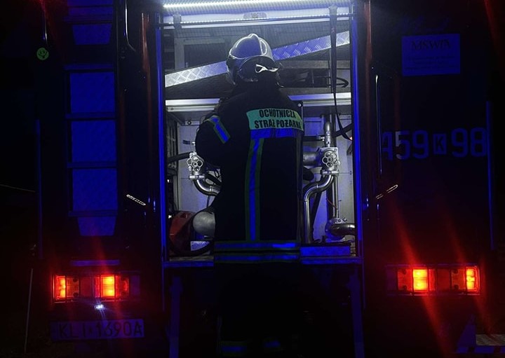 Poręba Wielka. Zapaliła się drewniana ozdobna obudowa kominka