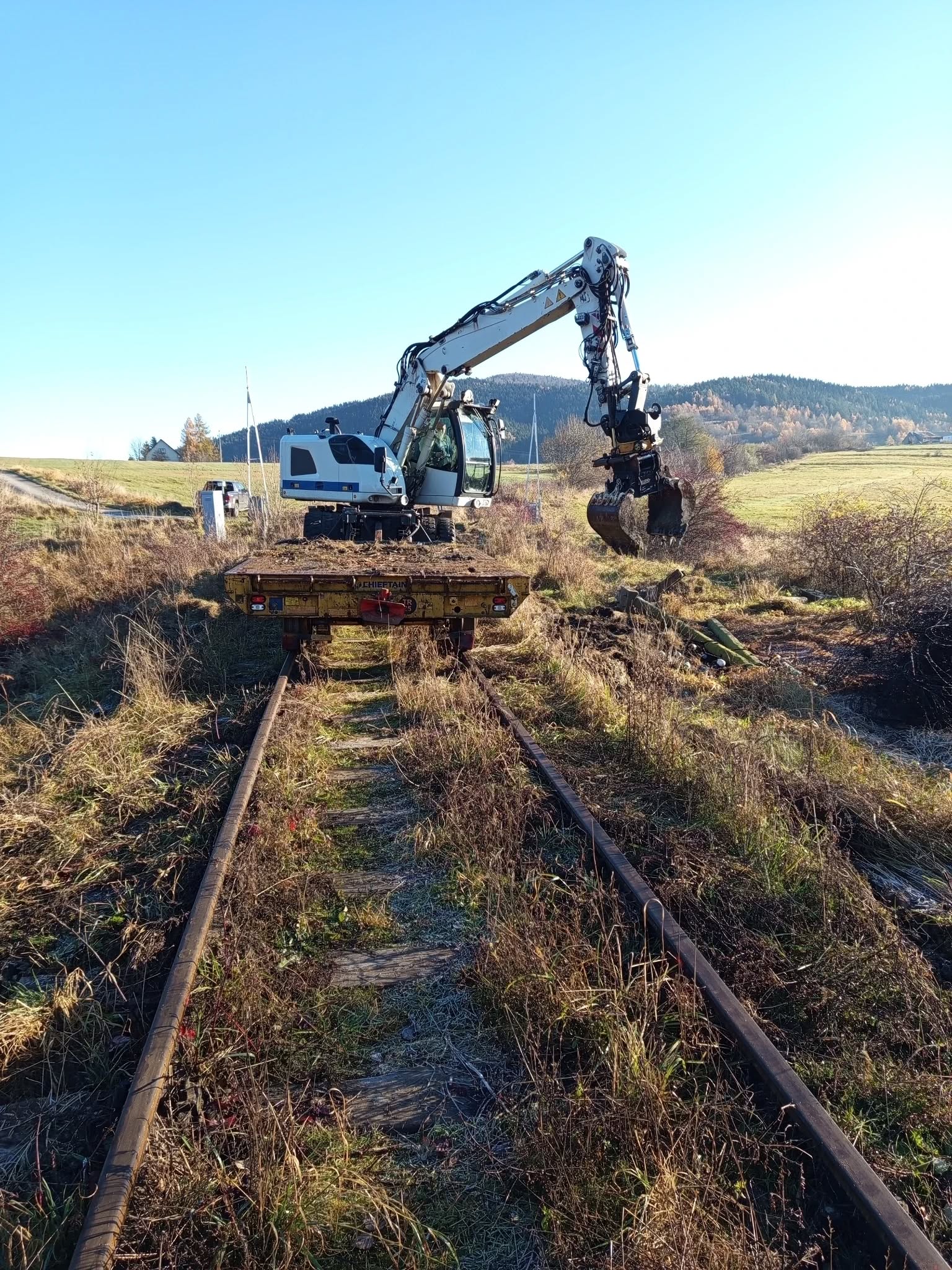 Wykonawca przystąpił do prac przy linii kolejowej w Kasinie Wielkiej
