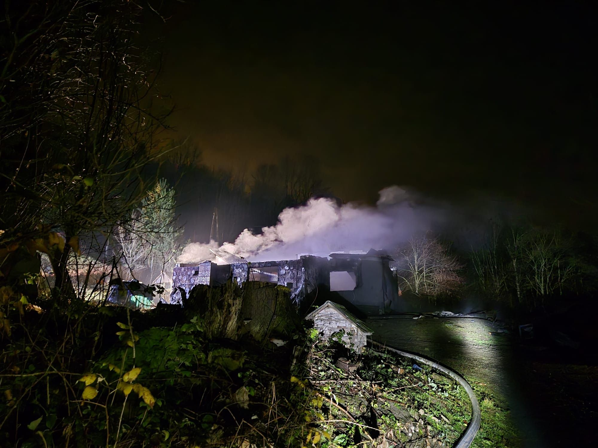 Krosna. Jedna osoba nie żyje, trzy zostały ranne w pożarze