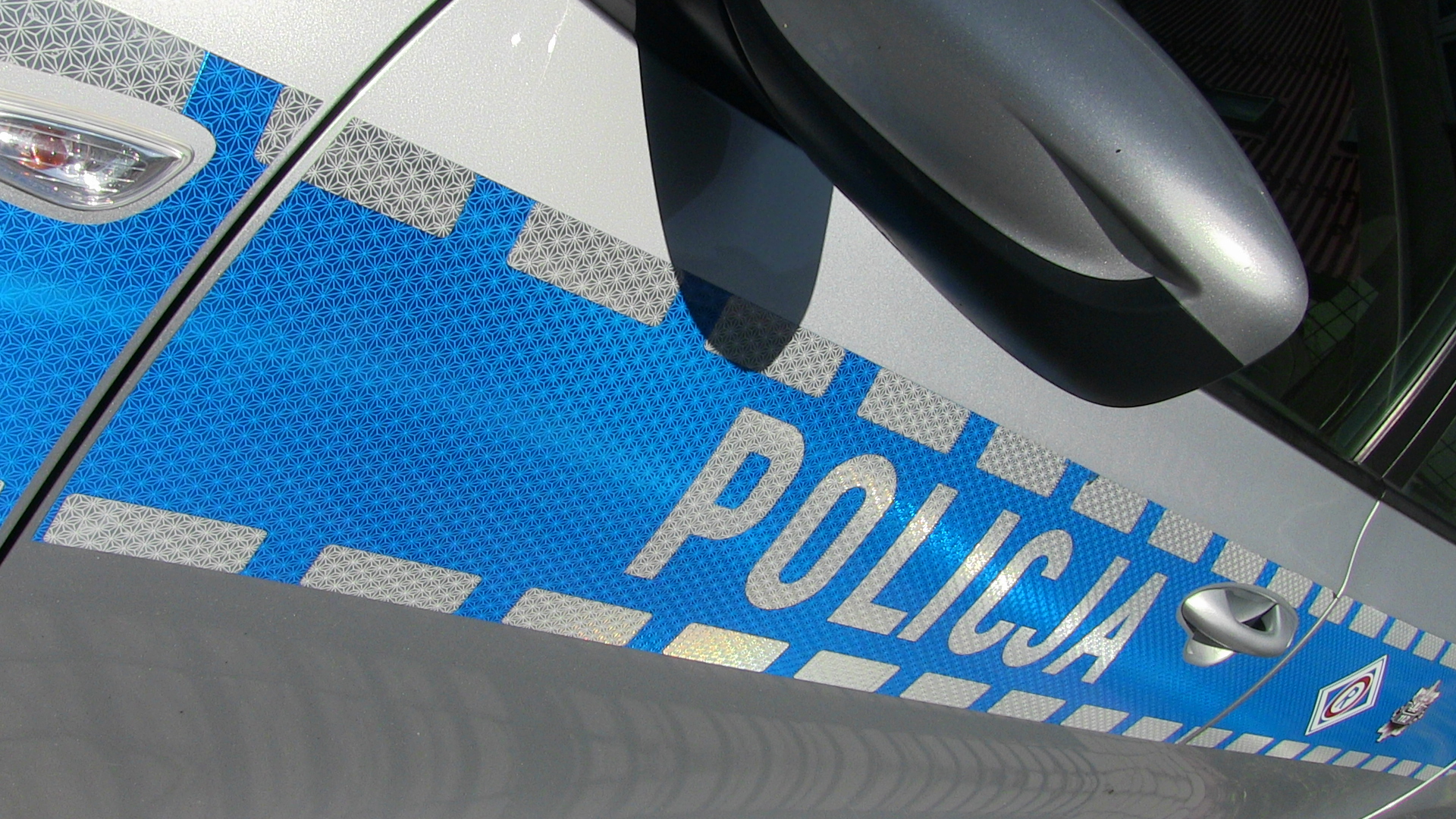 Kradzież auta, w tle narkotyki. Wspólne działania policji doprowadziły do zatrzymania 4 osób