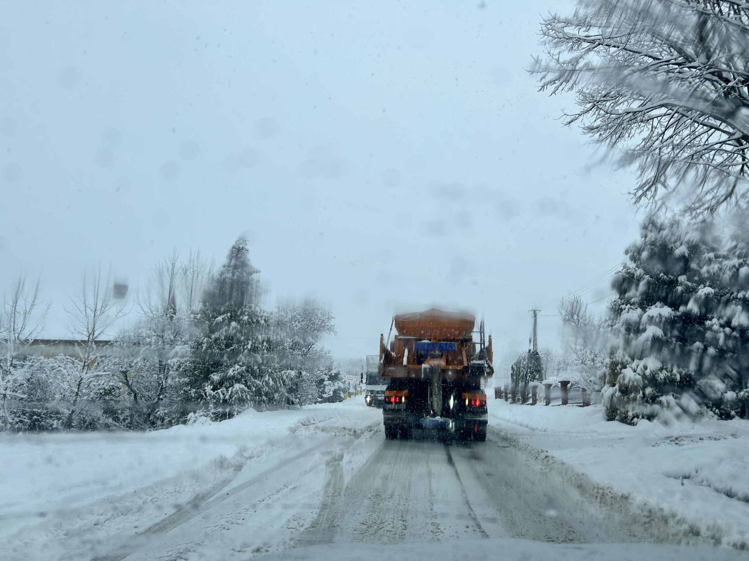 Region. Trudne warunki na drogach powiatu