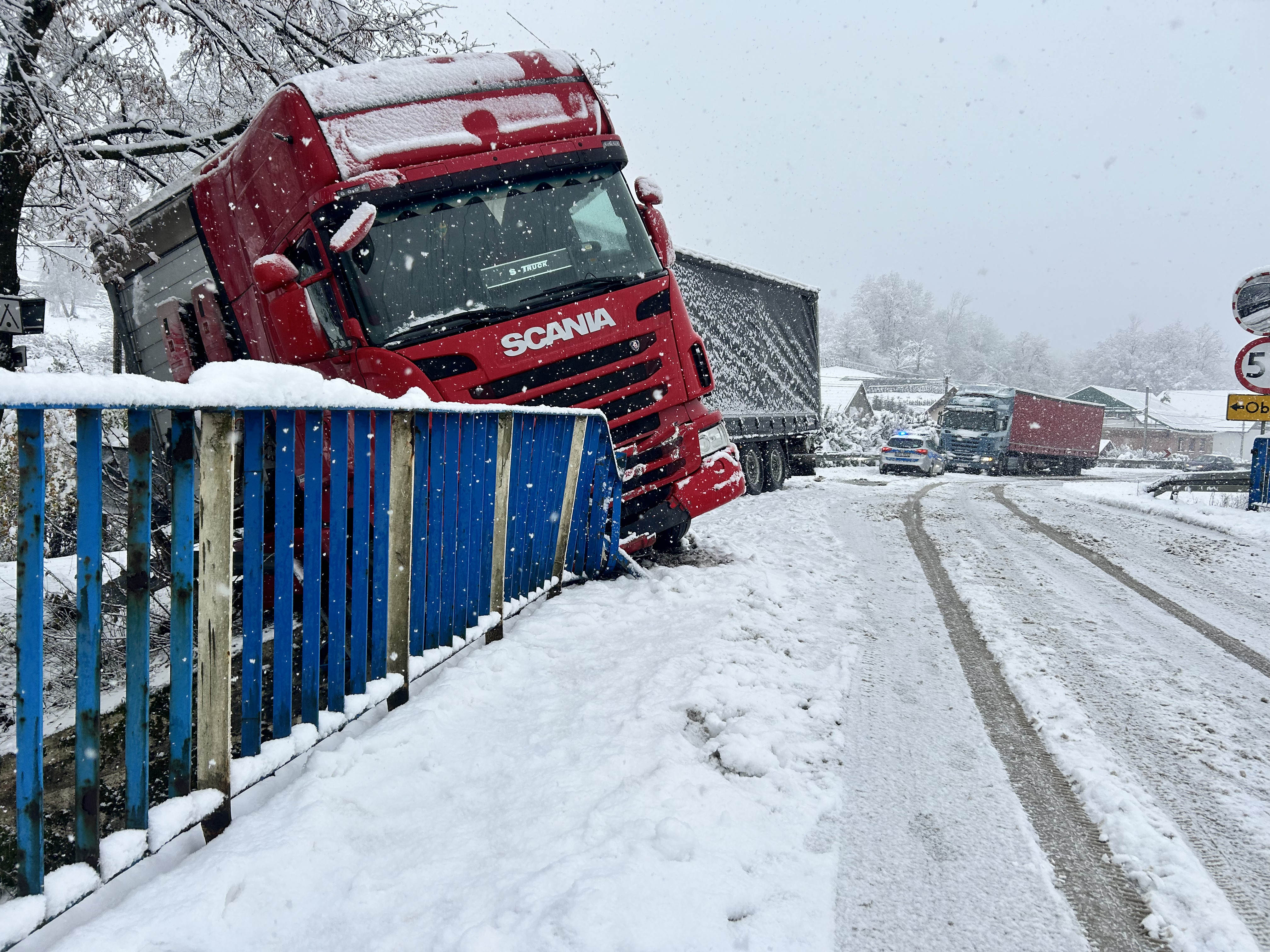 Region. Trudne warunki na drogach powiatu