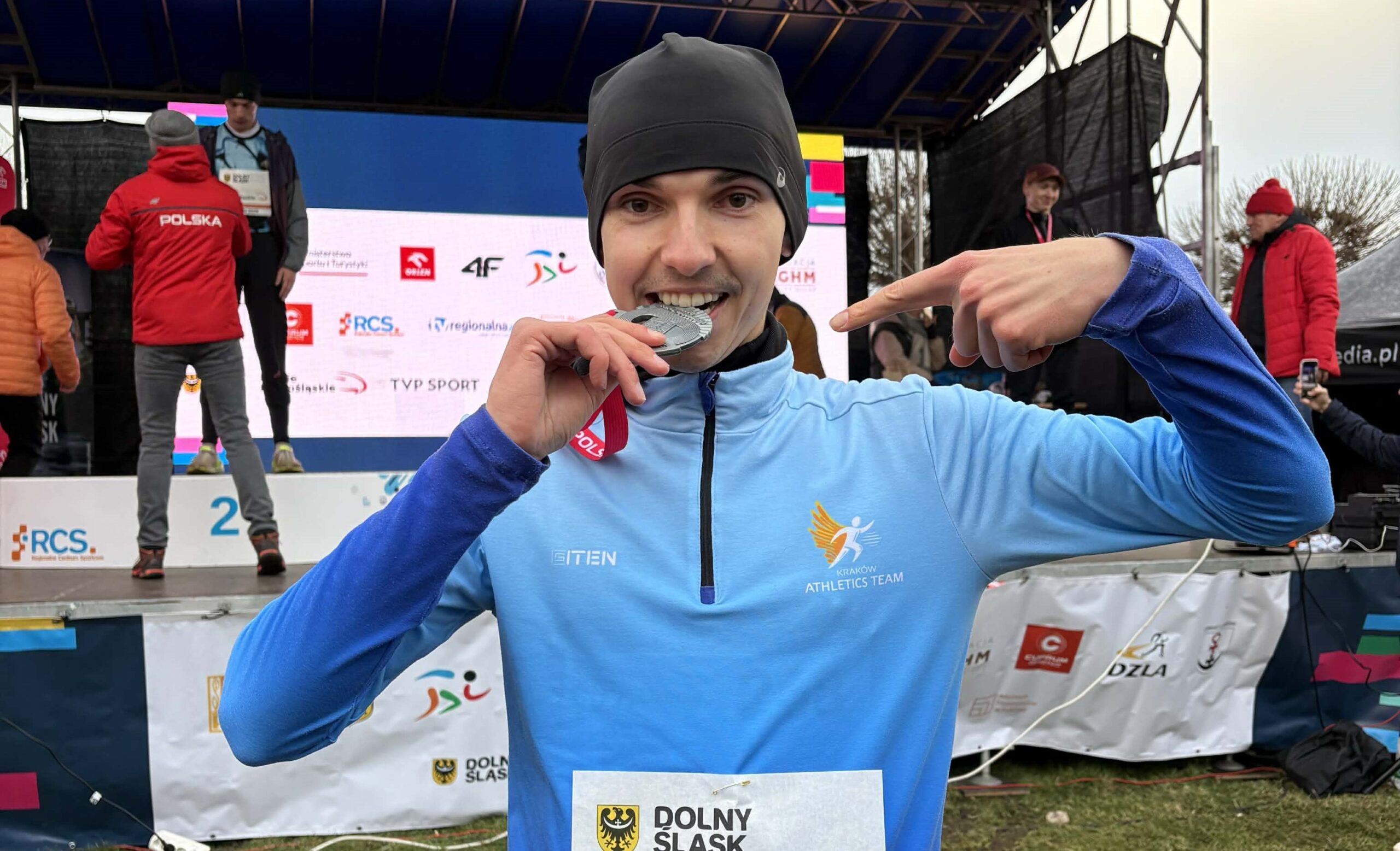 Pierwszy seniorski medal Wiktora Antosza w mistrzostwach w biegach przełajowych